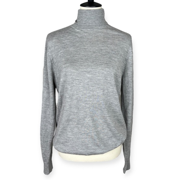 Saks Fifth Ave 100% Cashmere Sweater Lightweight Turtleneck Quiet Luxury Sz M - Picture 1 of 8